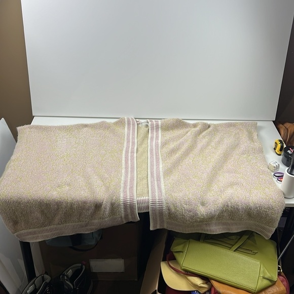 Anthropologie Saturday Sunday pink  cream chenille blanket poncho / cape - Picture 5 of 10